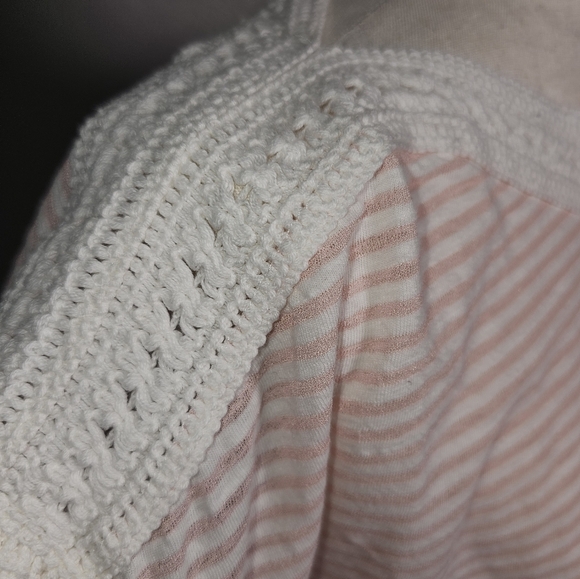 Rose and Olive Striped Pink and White with Crochet Detail Women's Casual Top Lg - Picture 5 of 11